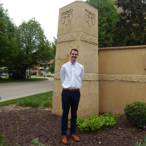 Photo of Lincoln Wurtz in front of Mayo Clinic sign