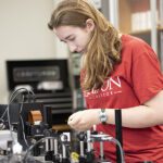 Lydia Wiley-Deal '22 in physics lab