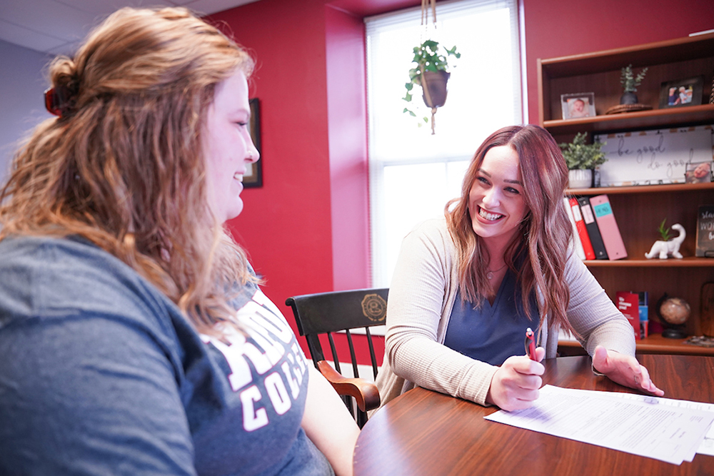 Ripon College student meets with the financial aid office