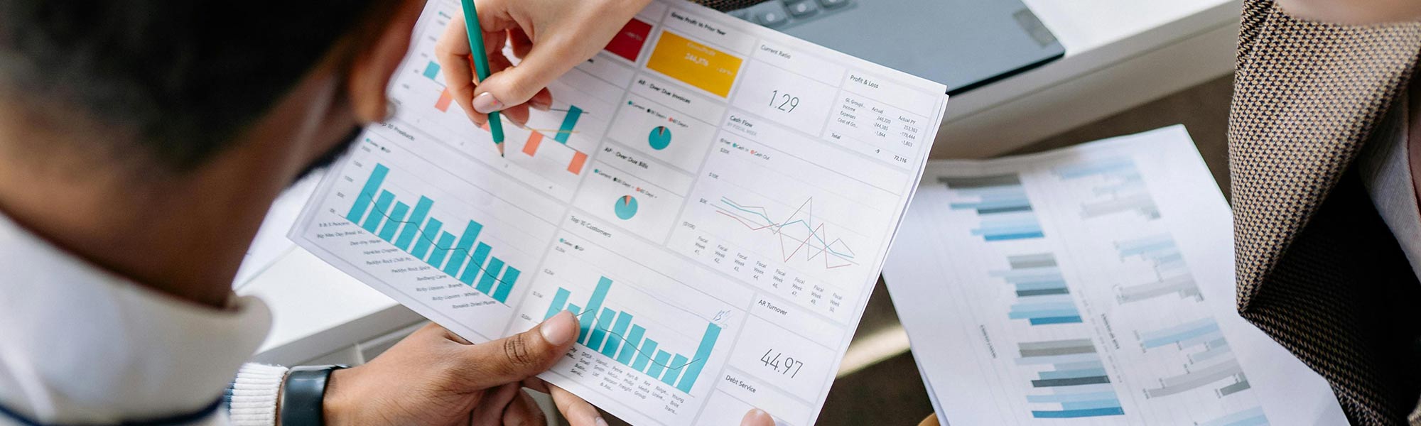 Photo by Yan Krukau: https://www.pexels.com/photo/colleagues-looking-at-graphs-7693745/