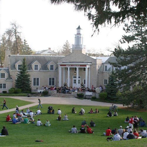 Lawn concert at Harwood Memorial Union