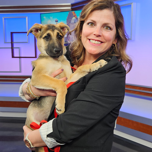 Photo of Ripon College alumna Danielle Paiz Gunter ’06 holding a puppy.