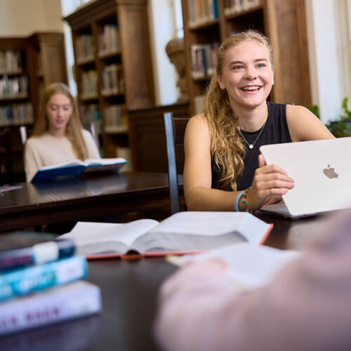 Students work on computers in Lane Library