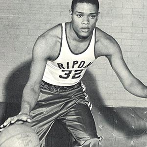 Jarreau as number 32 for what was the Red Hawks