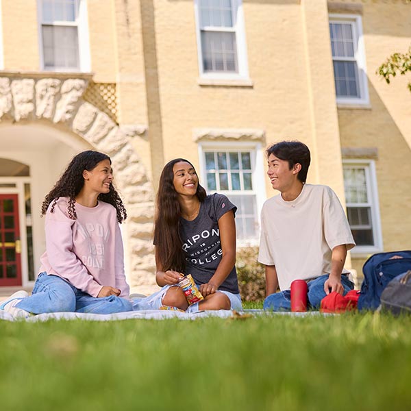 3 Ripon students talk in front of Smith Hall