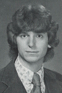 Bantle with long hair and in a Tie