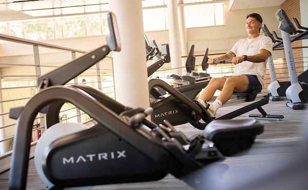 A student rows in the Willmore